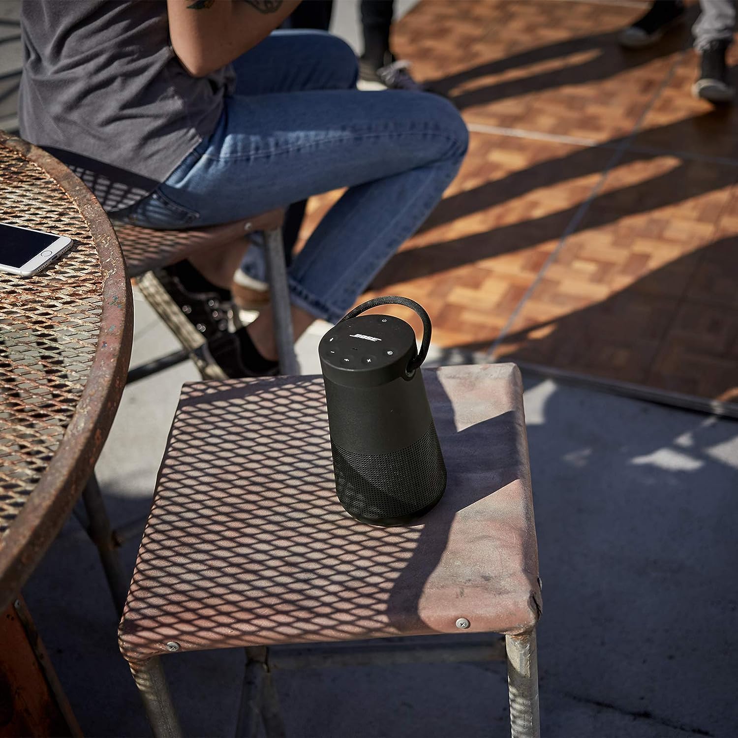 Bluetooth speaker, portable speaker with microphone, wireless and waterproof, 360-degree omnidirectional sound output, long-lasting battery and handle, silver appearance