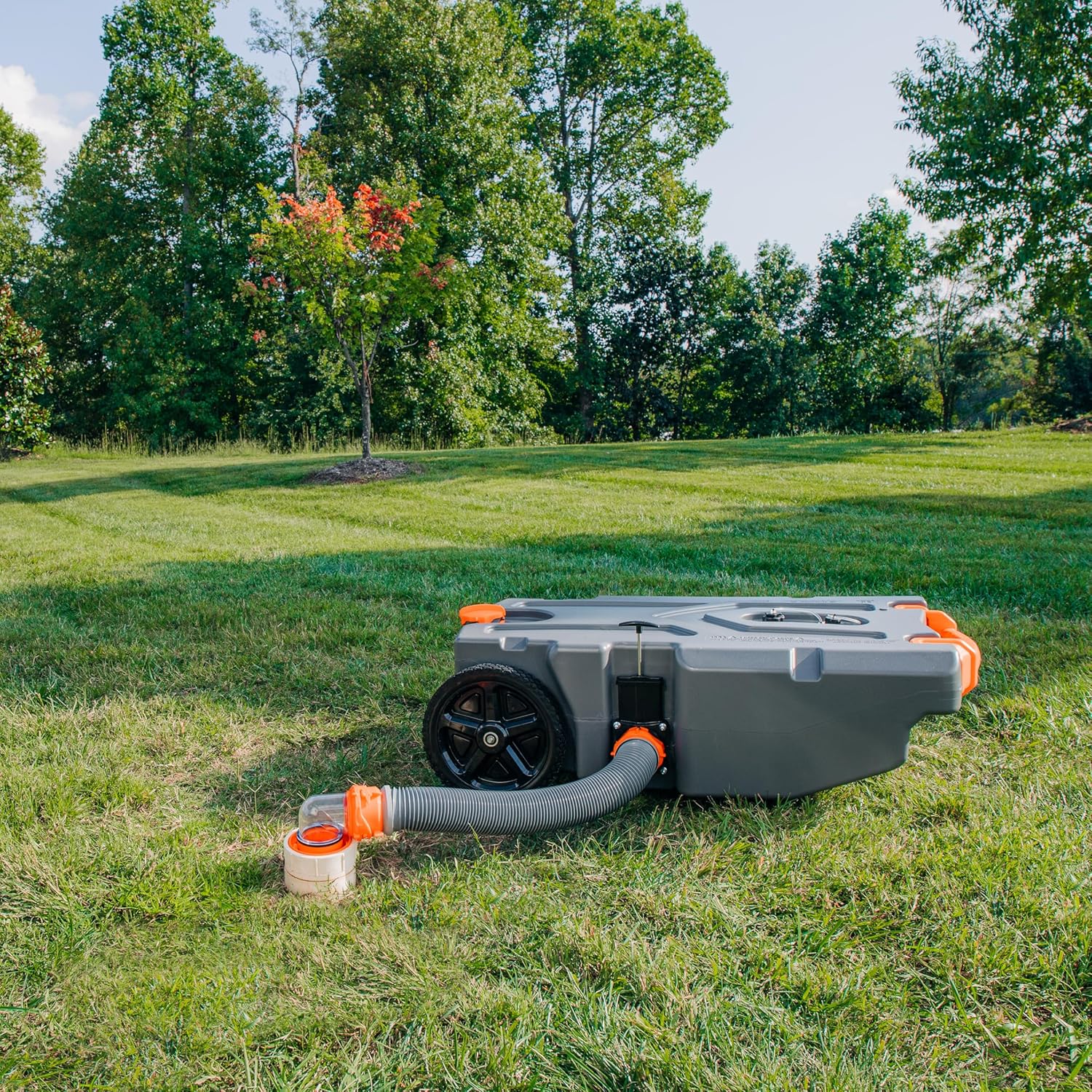 28-gallon portable camping vehicle/rv travel tank | Equipped with 2 controllable non-flat-front wheels and built-in valve | Includes detachable 24-inch tow bar, 3-foot sewage hose and other RV accessories
