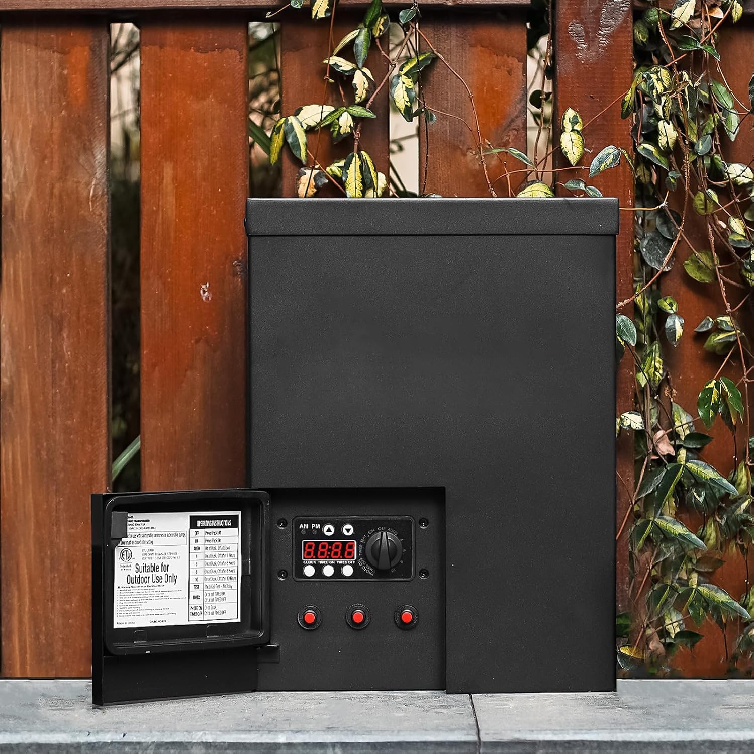 600W low-voltage transformer, outdoor landscape lighting transformer, 120V AC to 12V AC conversion, equipped with sensor and rain cover, suitable for garden LED lighting, spotlights, sidewalk lights