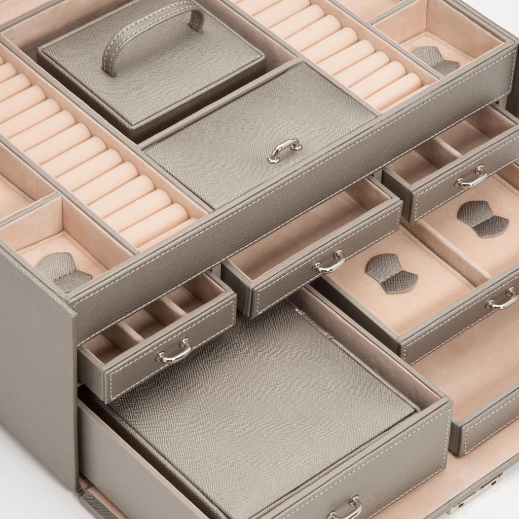 Medium-sized jewelry box, made of tin - 28 compartments, 10 spaces for storing rings, 20 slots for ear piercings + 10 compartments for storing necklaces - Includes a handbag